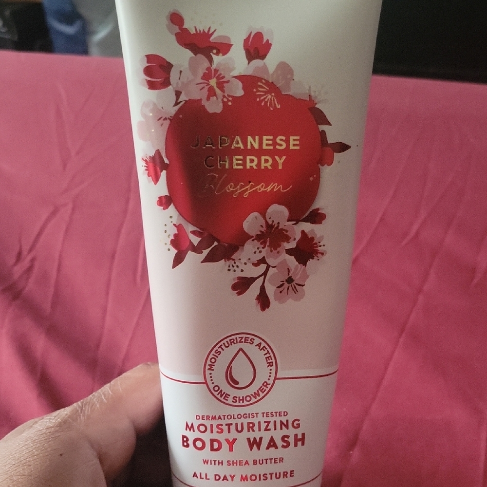 Bath & Body Works Japanese Cherry Blossom Body Wash - Red & White